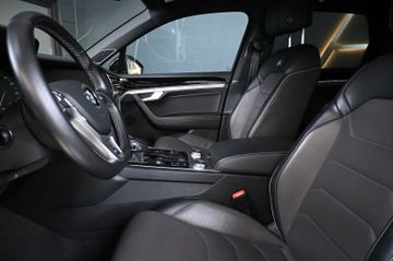 Volkswagen Touareg - 11