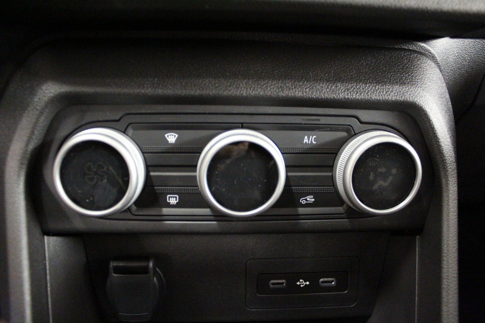 Fahrzeugabbildung Dacia Sandero Stepway TCe 110 Expression*Winterp.*MY26