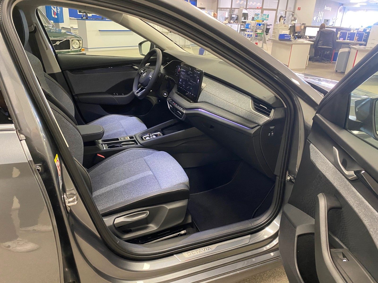 Fahrzeugabbildung SKODA Octavia 1.5 TSI MHEV DSG Selection+NAVI+AHK+ACC+