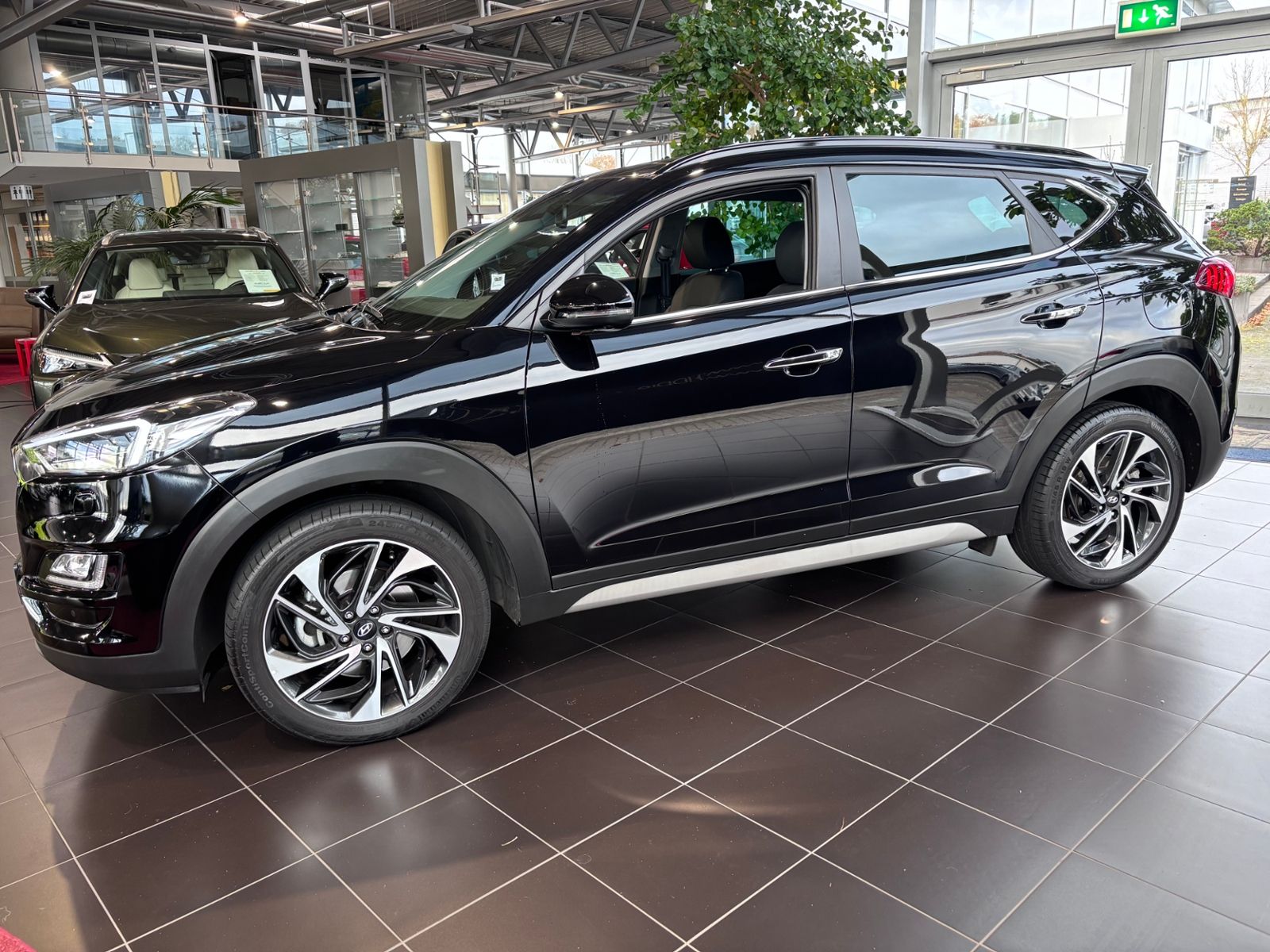 Fahrzeugabbildung Hyundai TUCSON Premium 4WD AHK PANO LED