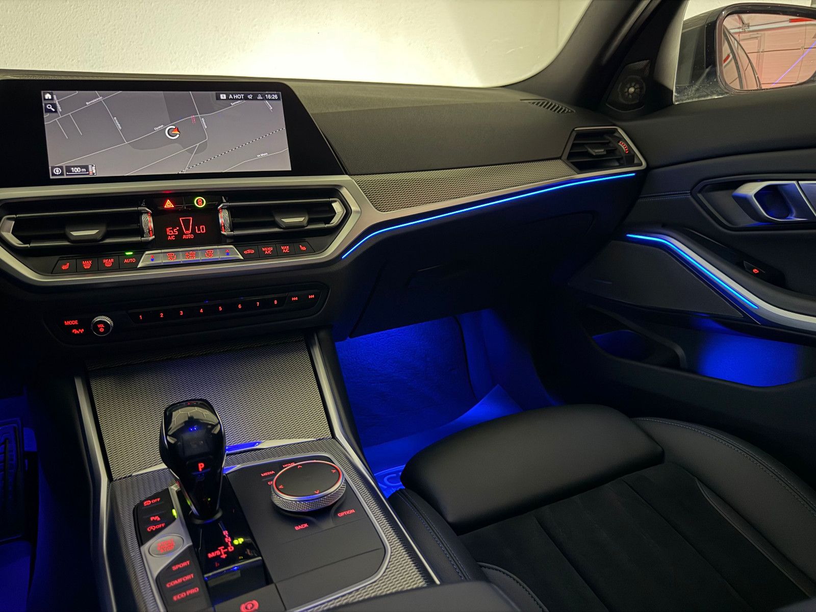 Fahrzeugabbildung BMW 330 i xDrive M SPORT/LASER/H&K/PANO/MEMORY/DE FZ