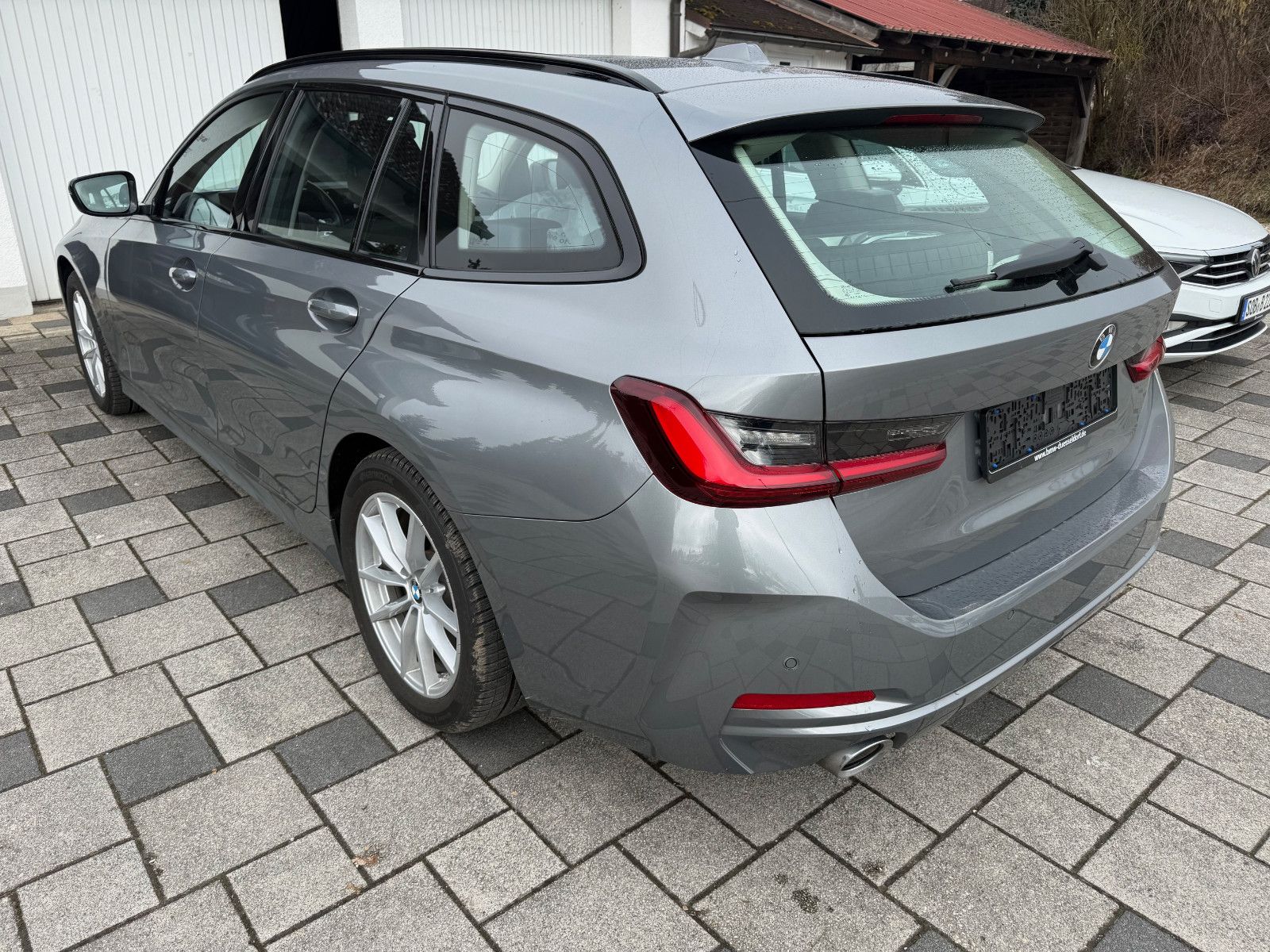 BMW 320d xDrive Touring Aut. Driv.Assistant SitzHzg foto 3