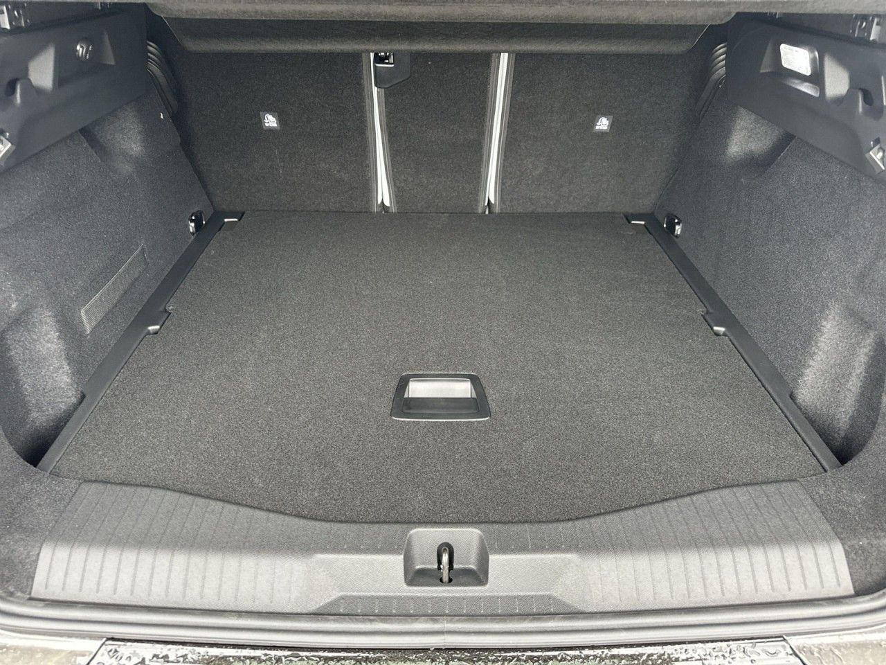 Fahrzeugabbildung Citroën C5 Aircross Elektro 210 Komfort-Range Team D - mit KI generiert/bearbeitet