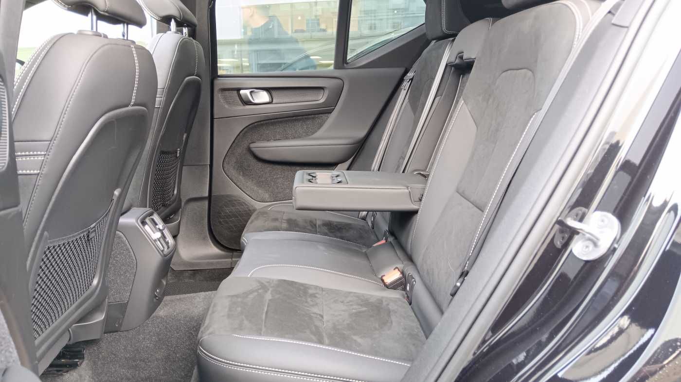 Fahrzeugabbildung Volvo XC40 Recharge Twin Ultimate AWD 'AHK, Schiebedac