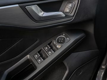 Ford Focus Turnier 1.0 Titanium Kamera Navi LED