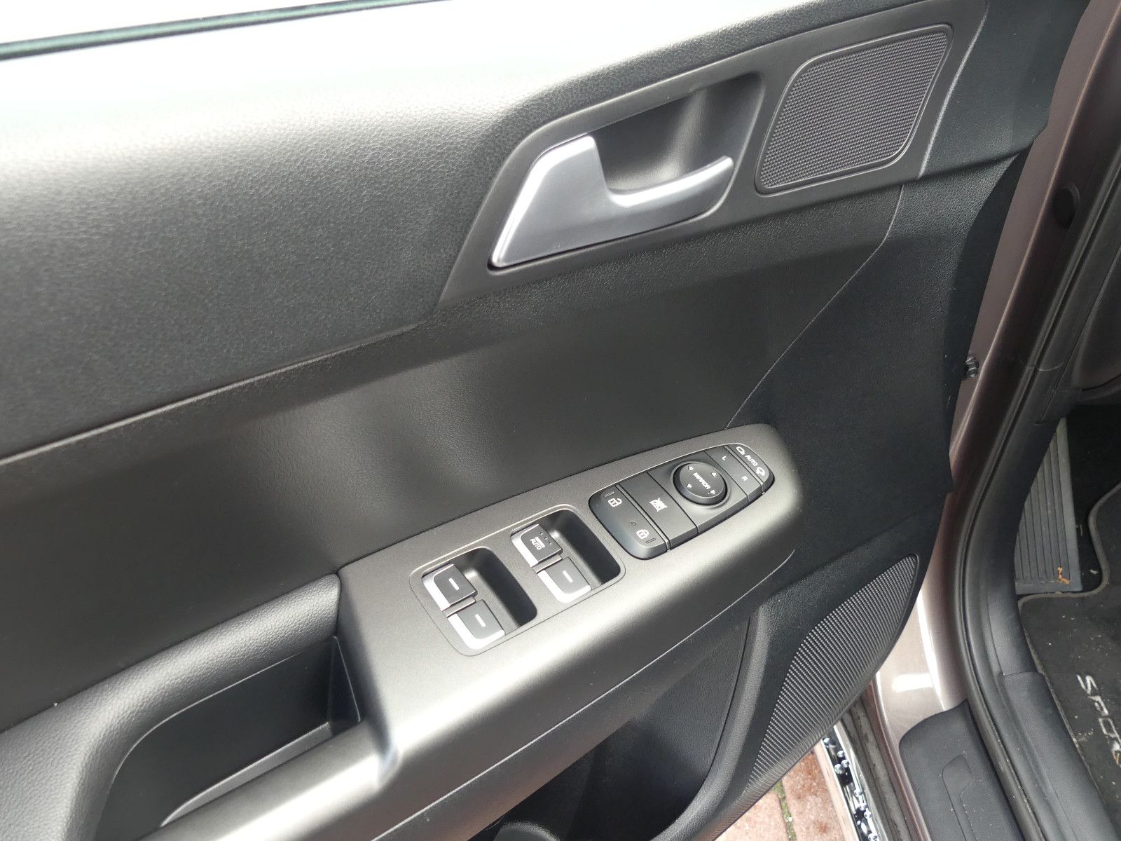 Fahrzeugabbildung Kia Sportage Vision 4WD Allrad*Navi*Allwetterreifen