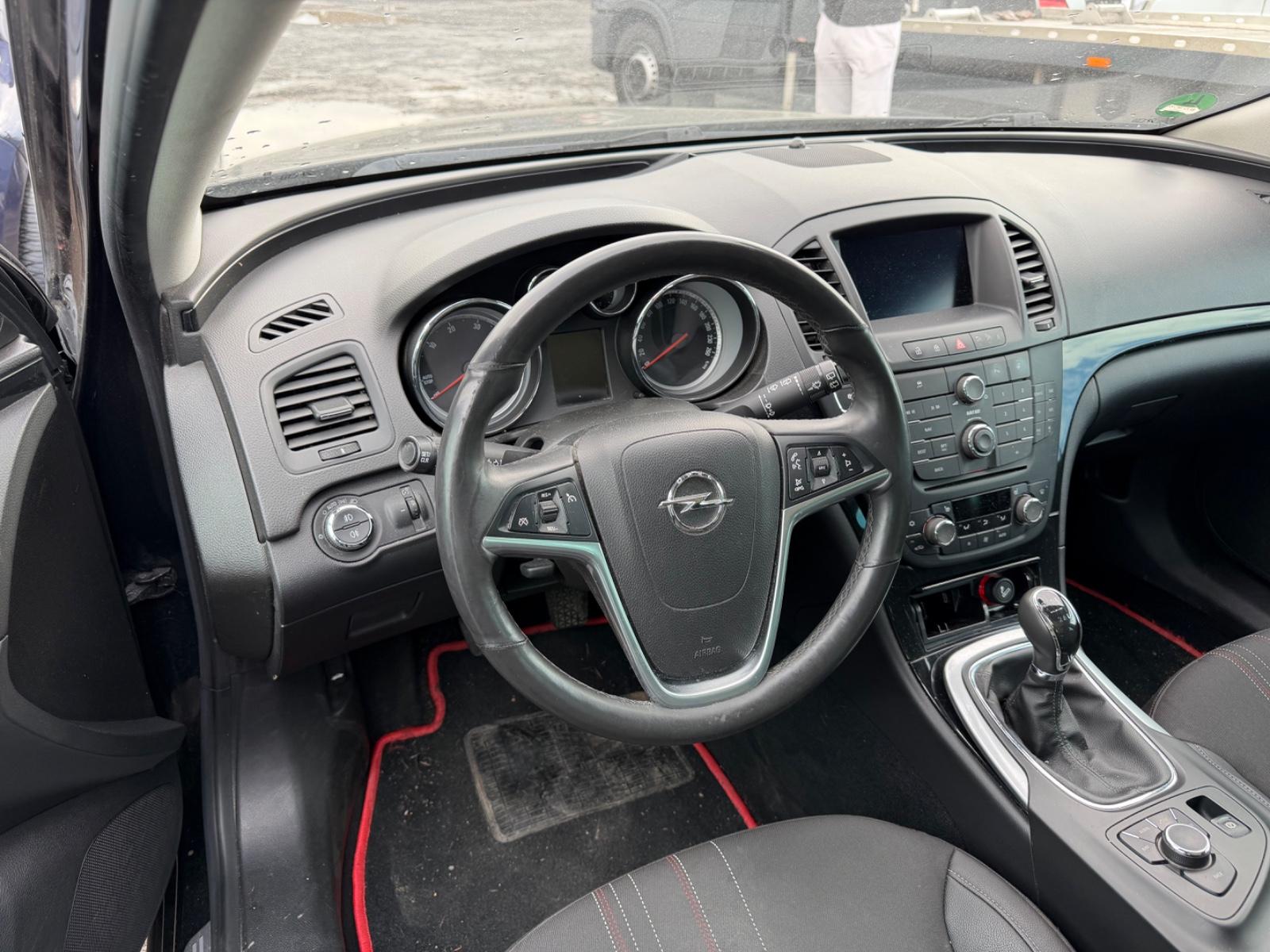 Opel Insignia 2012 — photo 9