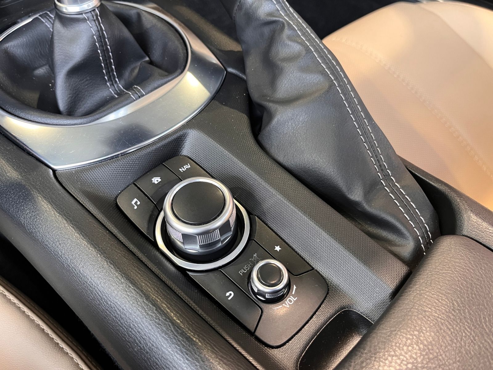 Fahrzeugabbildung Mazda MX-5 Selection KLIMA LED NAVI LEDER