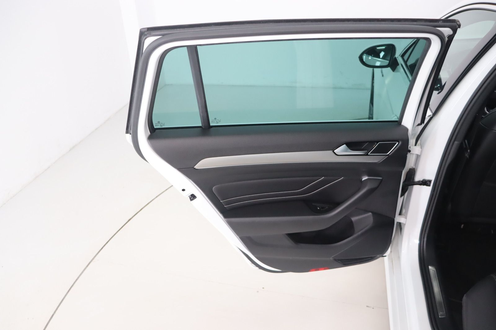 Fahrzeugabbildung Volkswagen Passat Variant 2.0 TSI R-Line 4Motion