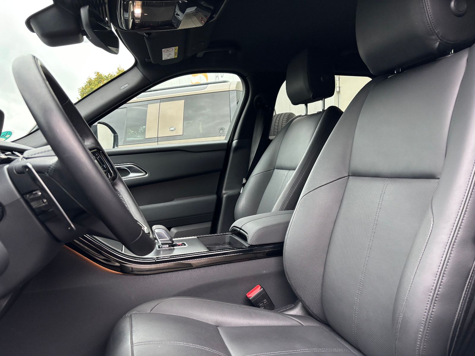 Fahrzeugabbildung Land Rover Range Rover Velar R-Dynamic/KAMERA/Design-Paket