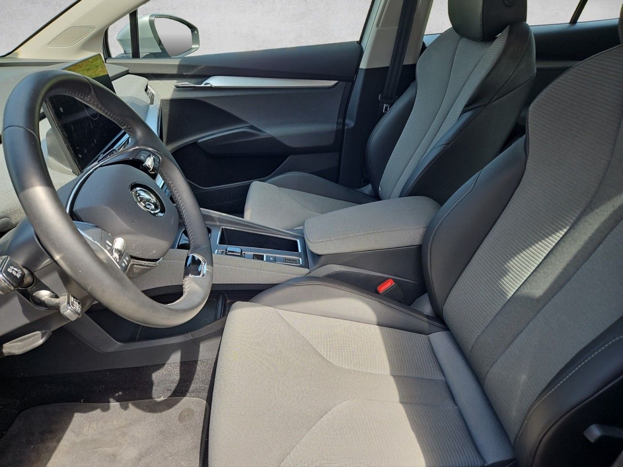 Fahrzeugabbildung SKODA Enyaq 60 Loft Navi,AHK,LED,SHZ,Klima 3 Zonen