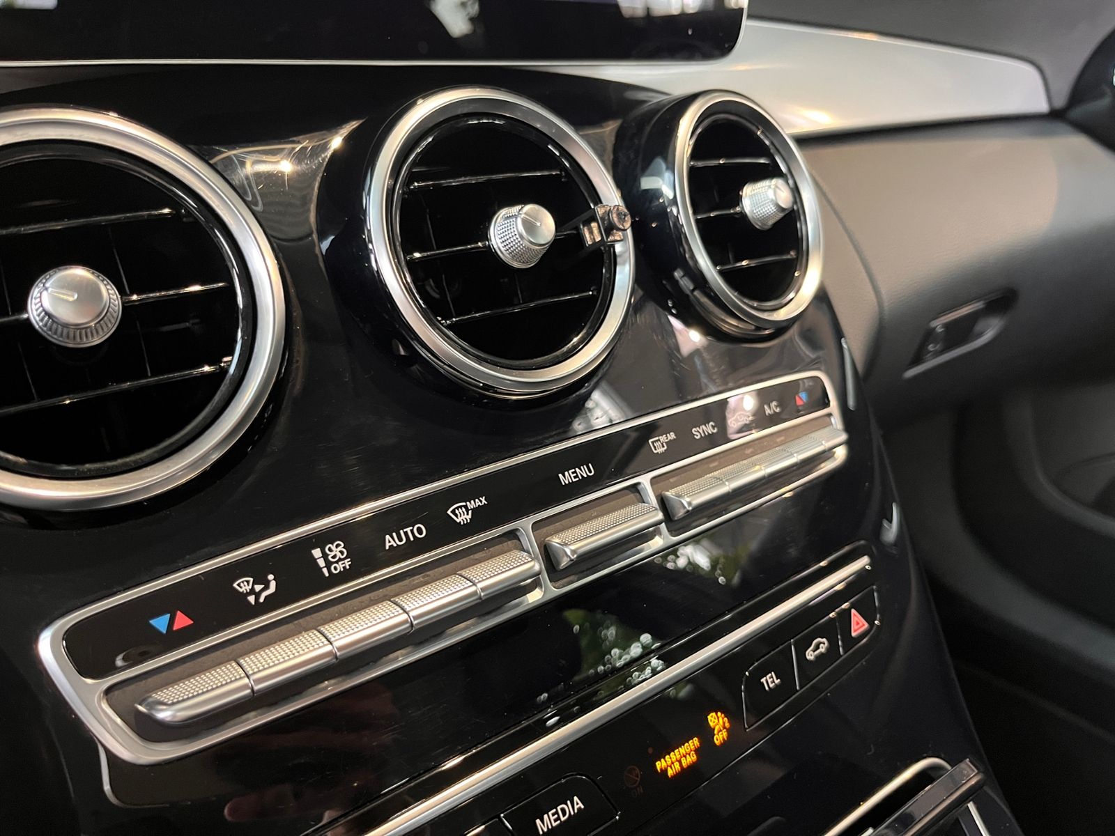 Fahrzeugabbildung Mercedes-Benz C 200 d T LEDER LED NAV SHZ PDC 18"