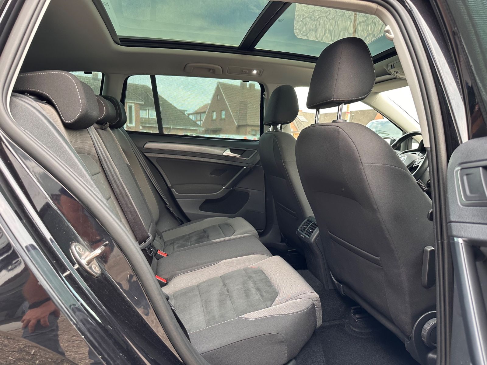 Fahrzeugabbildung Volkswagen Golf 1.5 Comfortline AHK/ACC/Pano/Navi/LED/Kamer