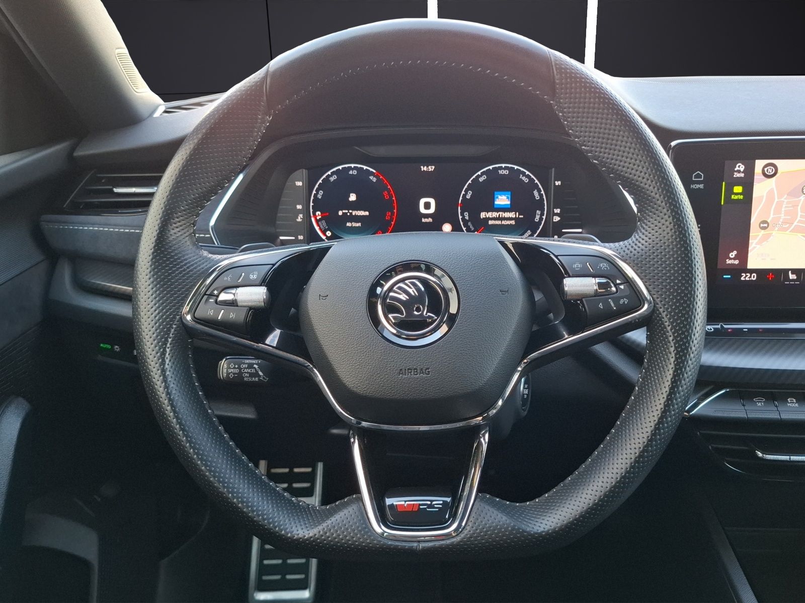 Fahrzeugabbildung SKODA Octavia Combi TDI RS Plus 4x4 Matrix Navi HUD AI
