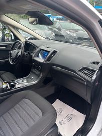 Ford S-Max - 12