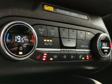 Ford Focus Turnier Apple CarPl. Alu Voll-LED usw