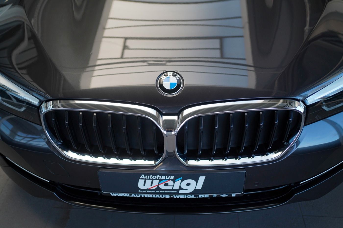 Fahrzeugabbildung BMW 520d Limousine +Parking Assistant+Standheizung