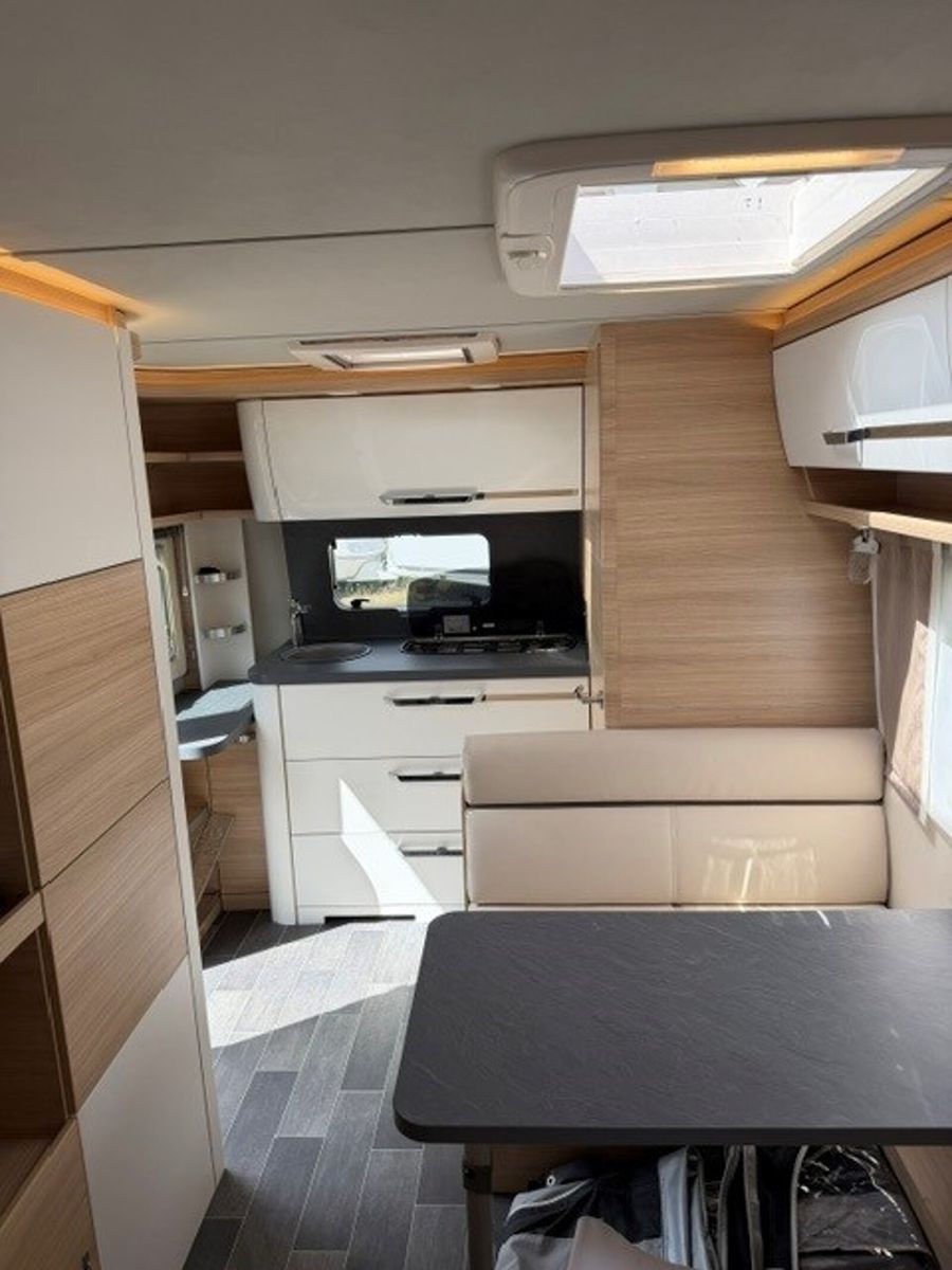 Fahrzeugabbildung Tabbert Vivaldi 550 DF 2.5 Mover Solar Queensbett Ofen