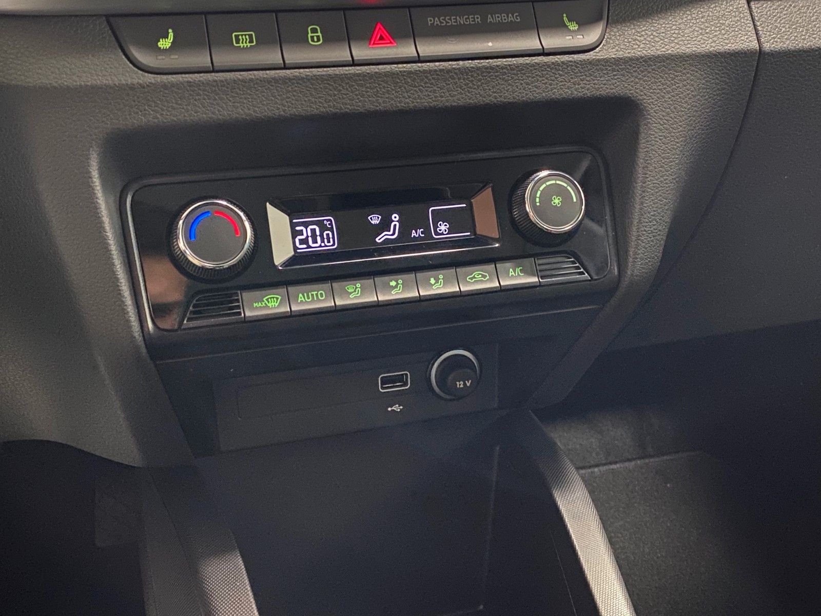 Fahrzeugabbildung SKODA Fabia 1.0 TSI AMBITION PLUS COMBI+NEBEL+App+ALU+