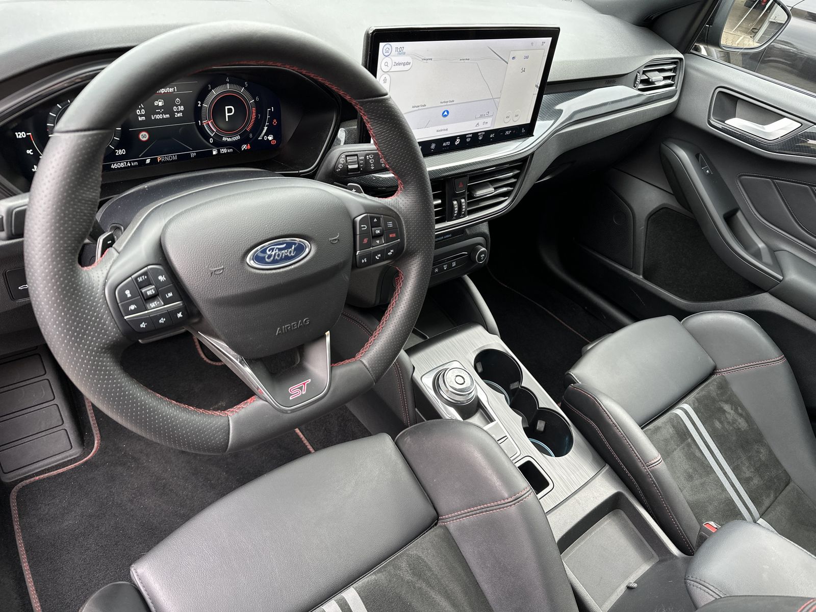 Fahrzeugabbildung Ford Focus Turnier 2.3 EB Aut. ST X NAV+LED+KAM+PANO