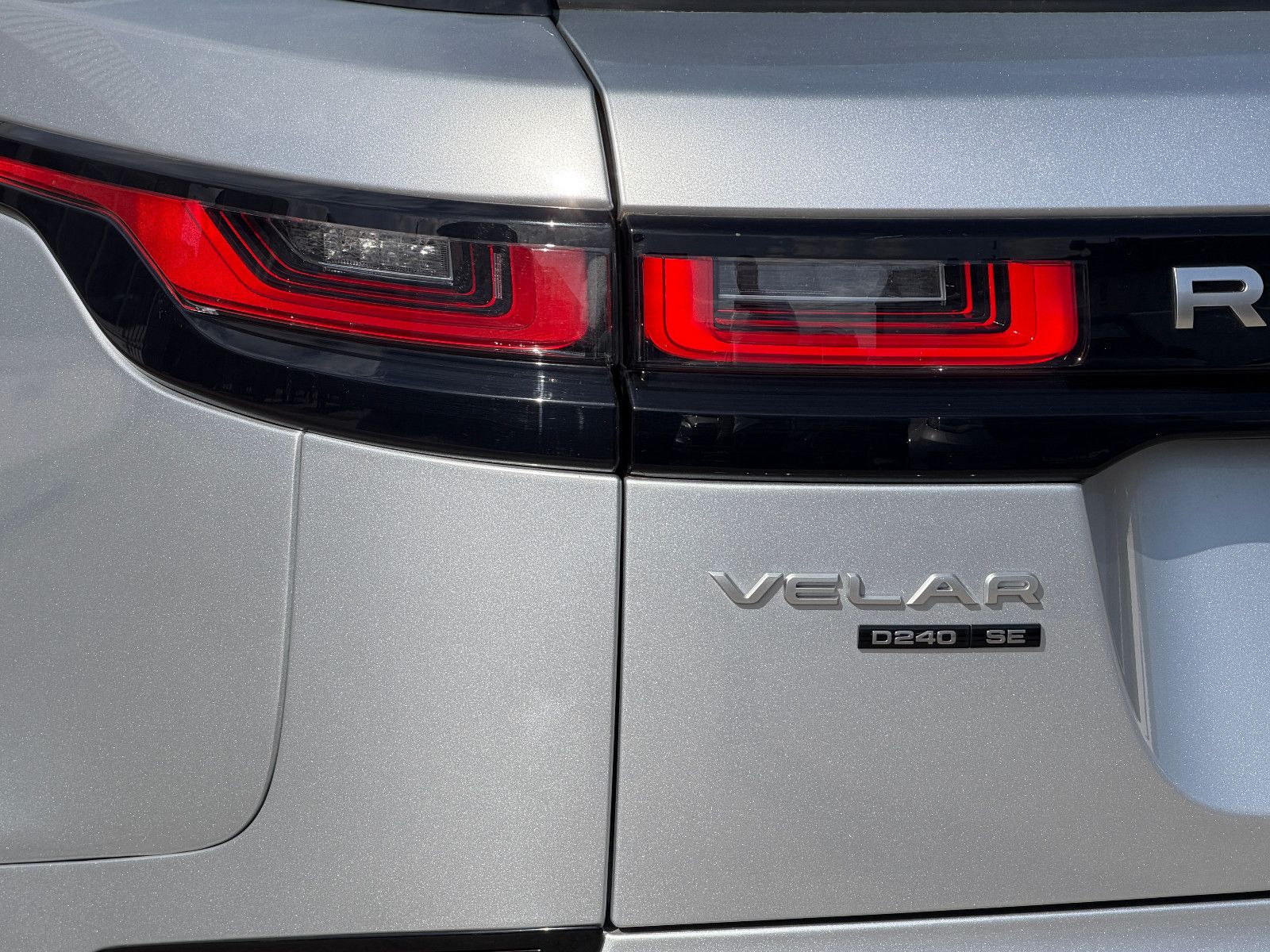 Fahrzeugabbildung Land Rover Range Rover Velar SE/PANO/KAMERA/MERIDIAN/MASSAG