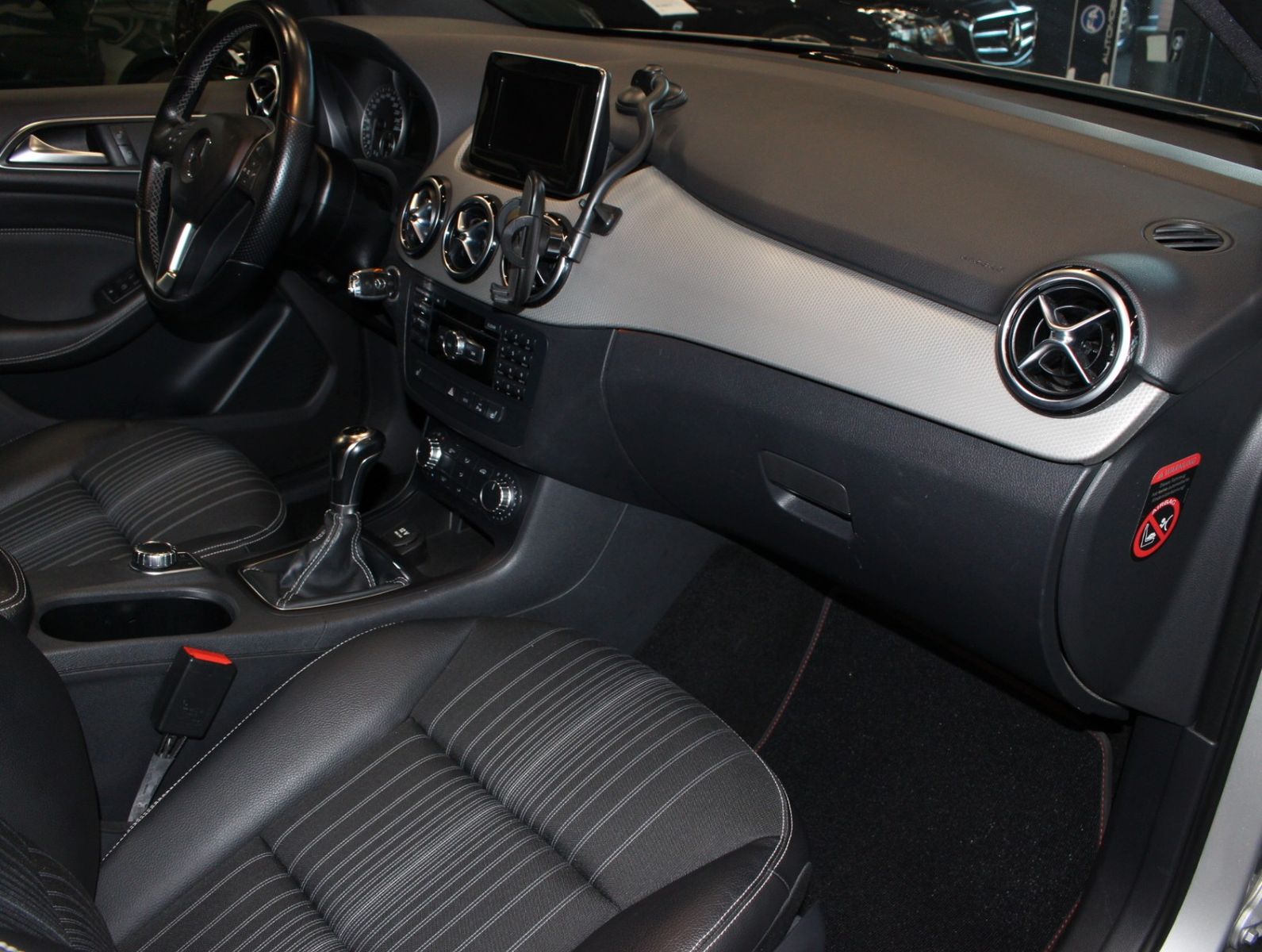 Fahrzeugabbildung Mercedes-Benz B 180 BlueEF*Sport-Paket*Navi*Bi-Xenon