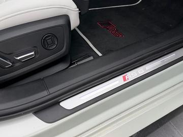 2024 AUDI RS6 — миниатюра 22