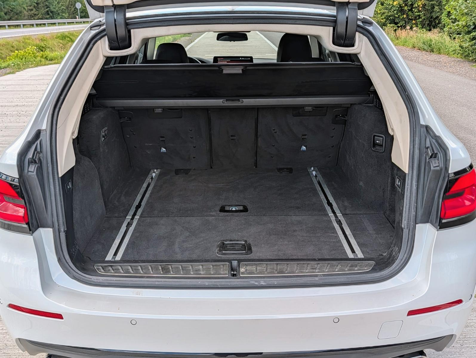 BMW 530d Touring Perlmuttweiß , Scheckheft , Navi