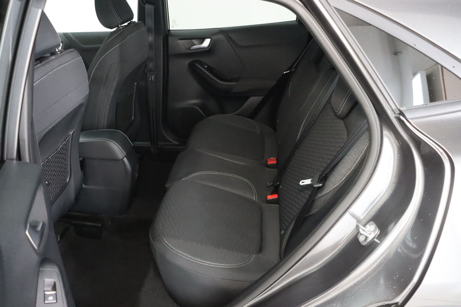 Fahrzeugabbildung Ford Puma 1.0 Eco Boost DCT Titanium