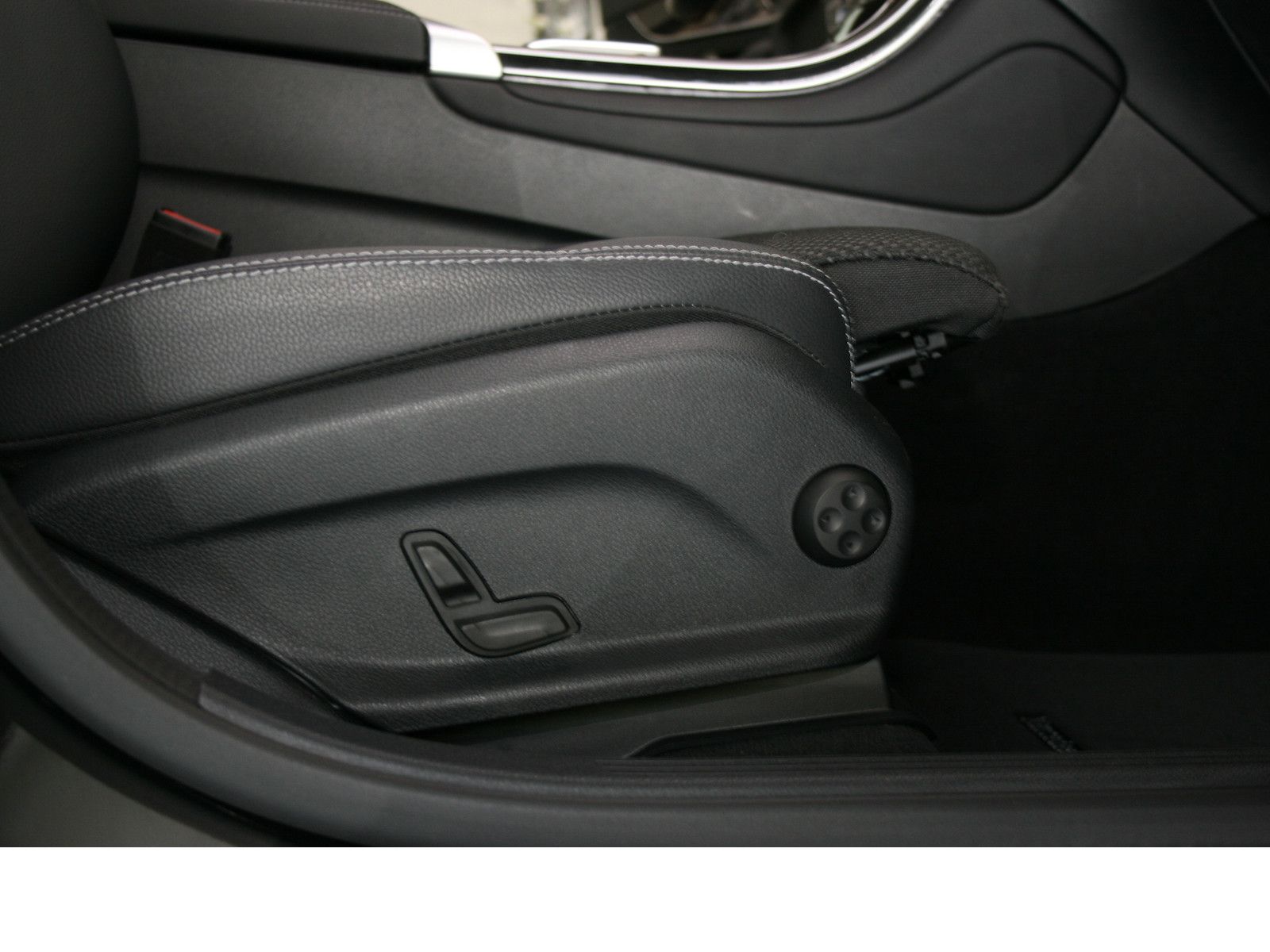 Fahrzeugabbildung Mercedes-Benz GLC 220 d 4M Offroad *LED*Totwinkel*Standheizung