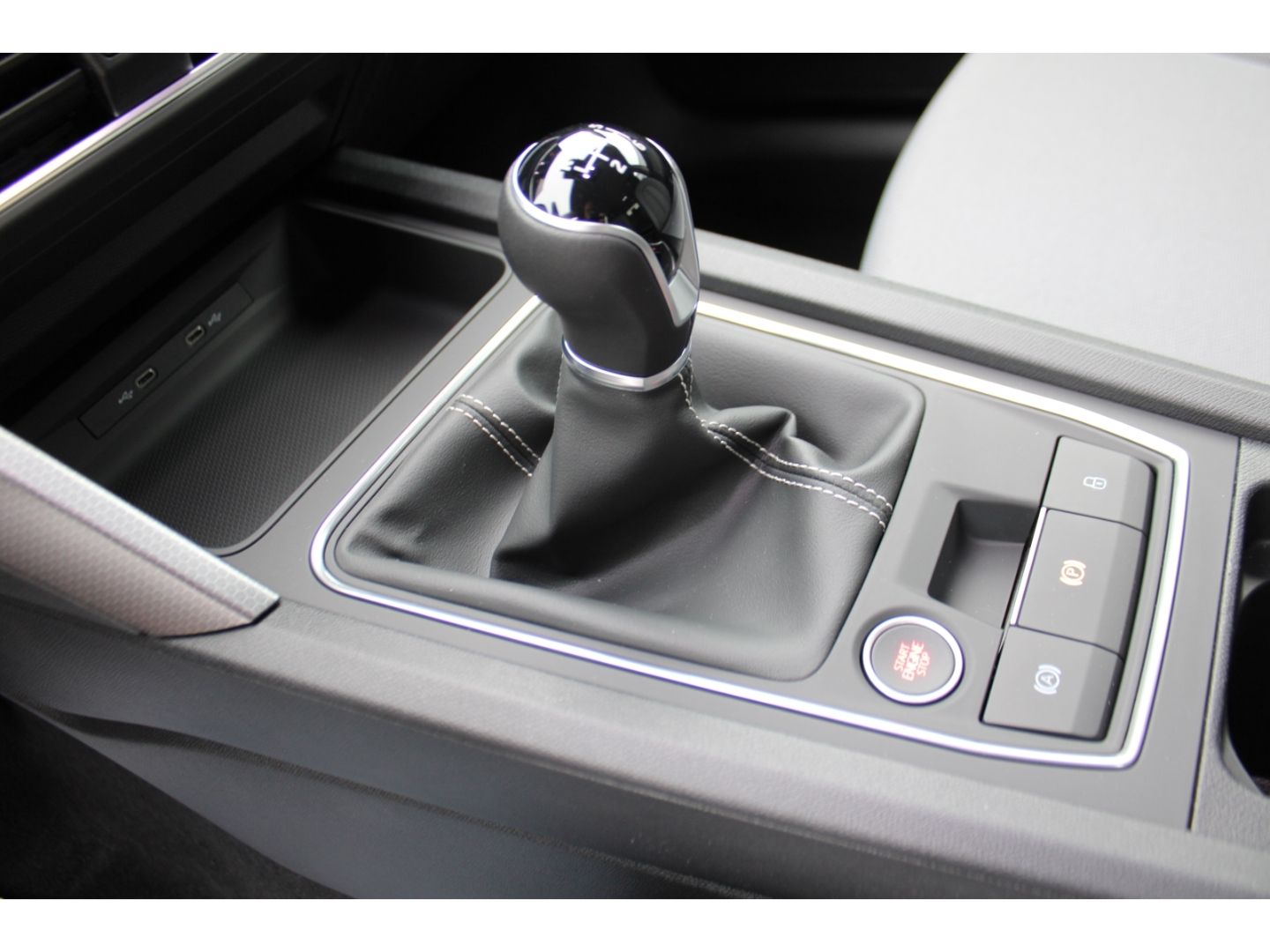 Fahrzeugabbildung SEAT Leon 1,5 TSi Style ACC LED Navi FullLink DAB RFK