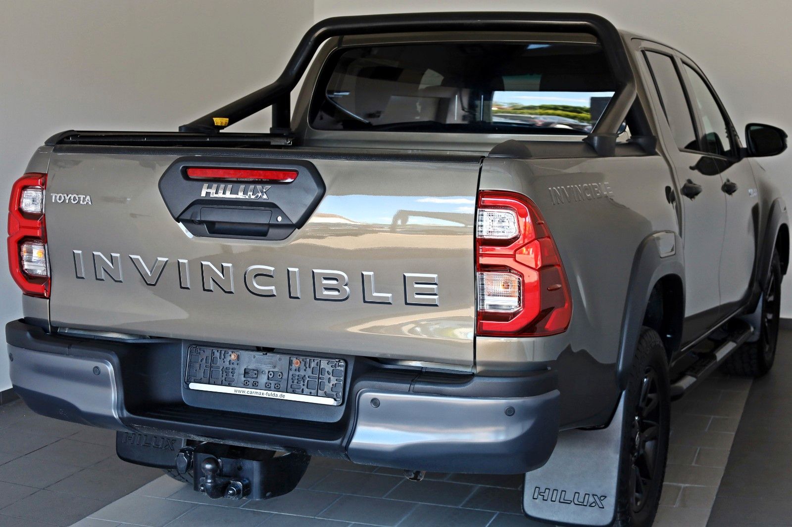 Fahrzeugabbildung Toyota Hilux 2.8 D-4D Invincible,ACC, AHK, Rollo +Bügel