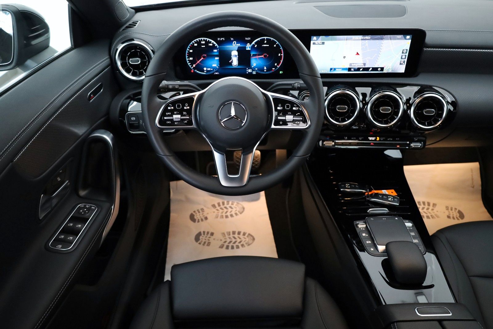 Fahrzeugabbildung Mercedes-Benz CLA 200d SB Leder,Navi,LED,Kamera,SH,SR+WR
