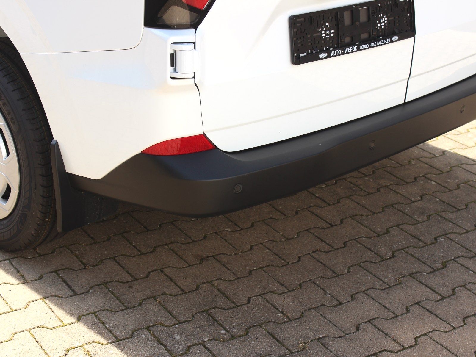 Fahrzeugabbildung Ford Transit Custom 320 L1 Trend FWD Plug-in Hybrid