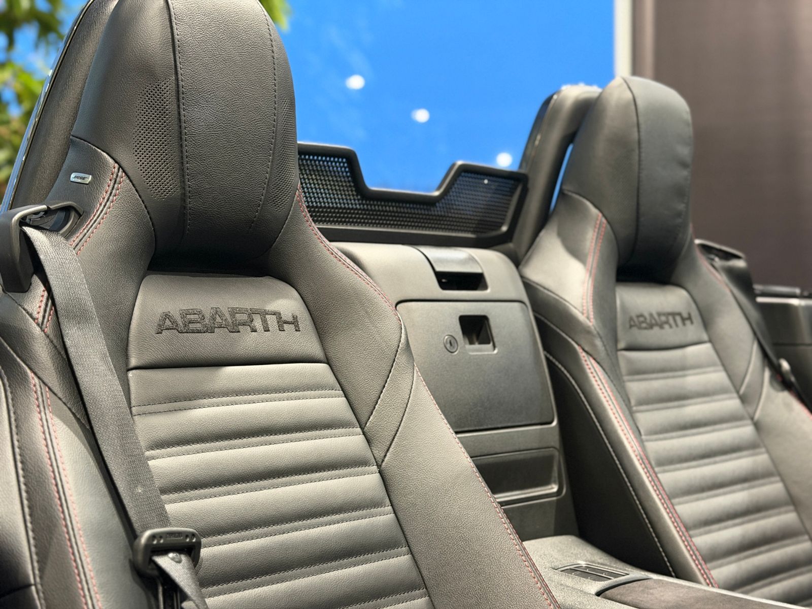 Fahrzeugabbildung Abarth 124 Spider 1.4 MultiAir Turbo AT Turismo LED NAV