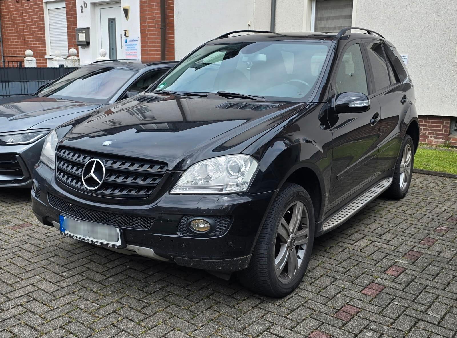Mercedes-Benz ML280 2008 — rear view