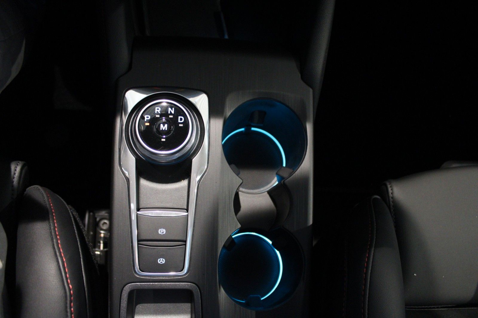 Fahrzeugabbildung Ford Focus ST X Aut. LED Panodach HUD B&O WinterPaket