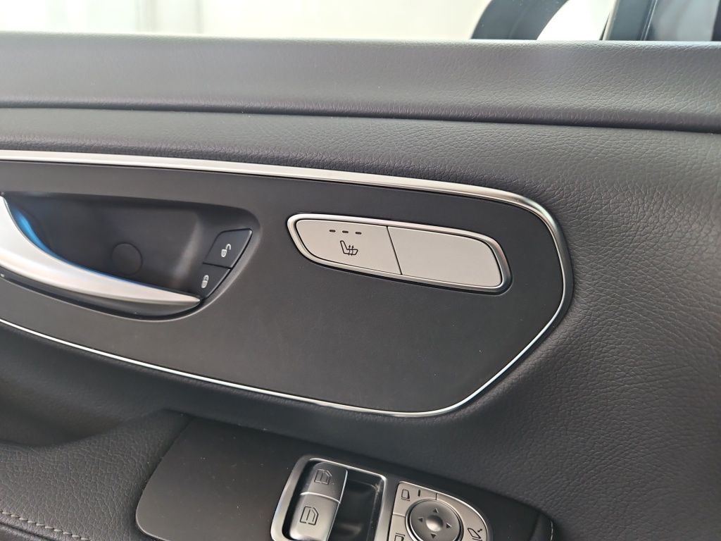 Fahrzeugabbildung Mercedes-Benz V 300 d Avantgarde extralang 4x4 8 Sitze ele. ST