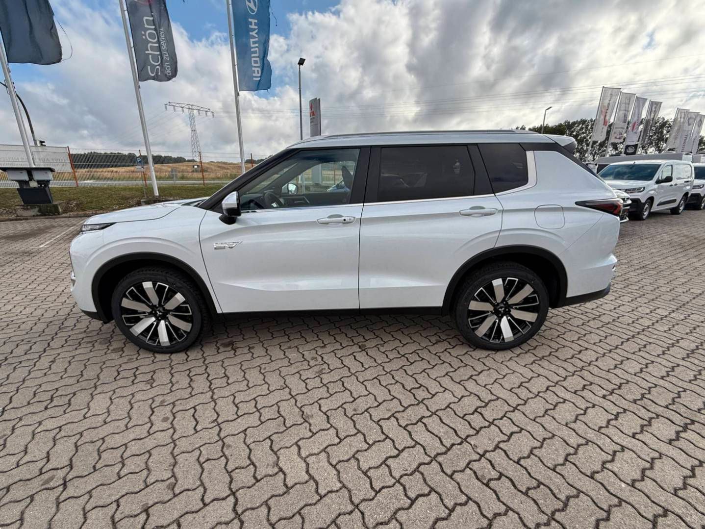 Fahrzeugabbildung Mitsubishi Outlander Plug-in Hybrid Select 2.4