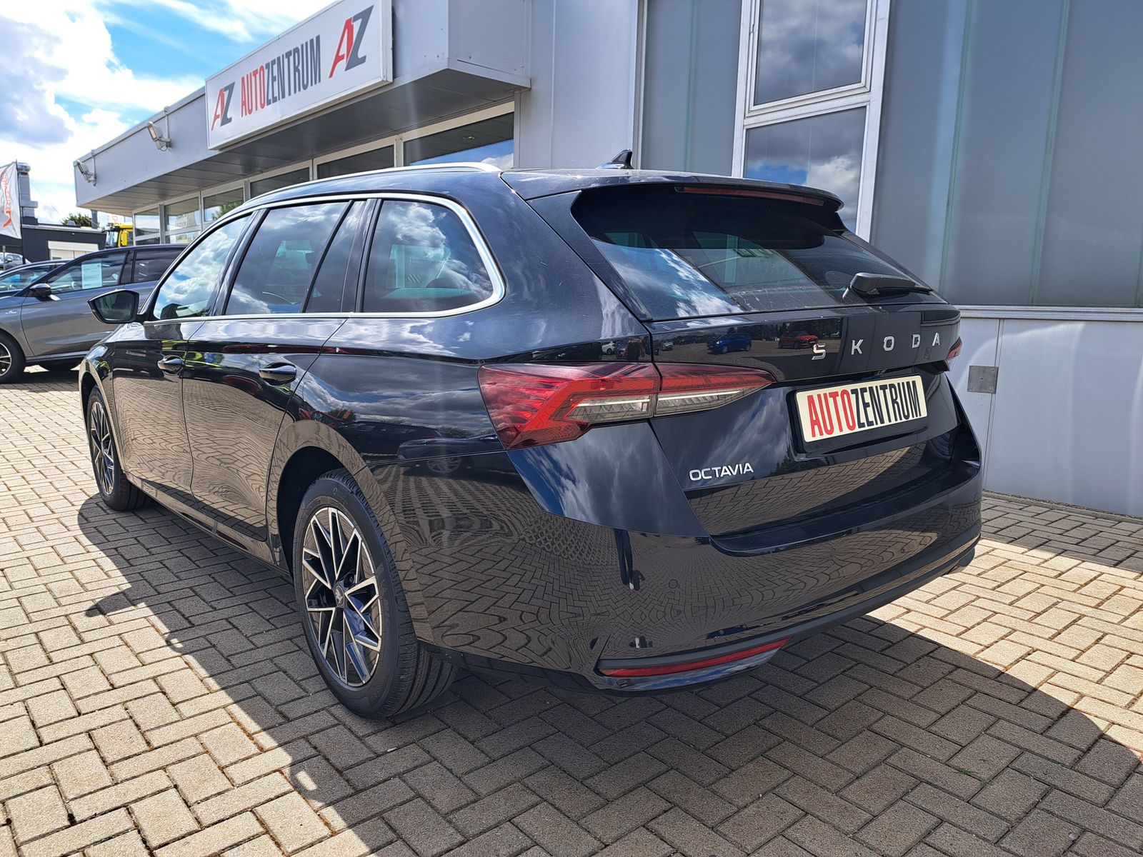 Fahrzeugabbildung SKODA Octavia 2.0 TDI Selection LED KAMERA SITZHEIZUNG