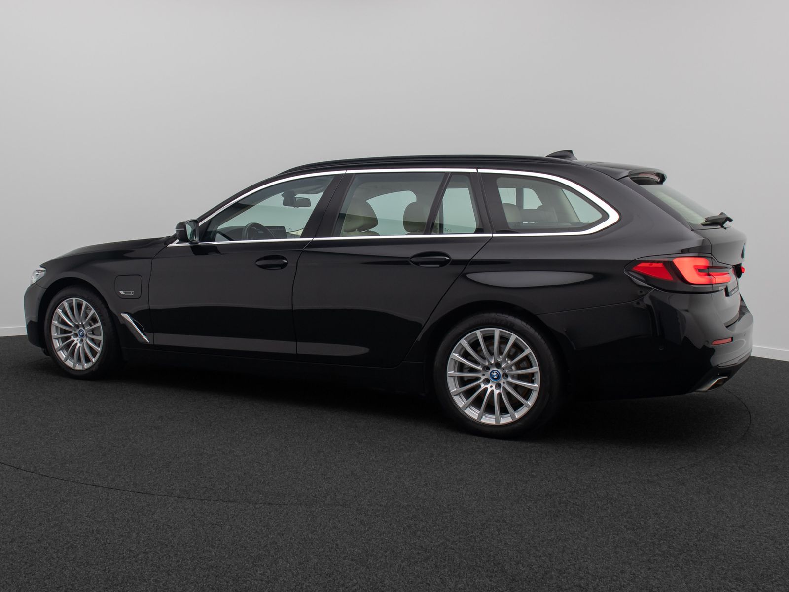Fahrzeugabbildung BMW 520e Panorama 360°DAB H/K Leder AHK Sport 18Zoll
