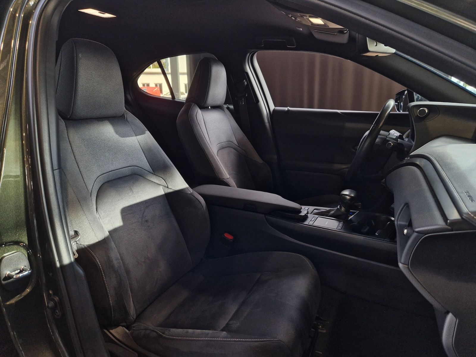 Fahrzeugabbildung Lexus UX 250 h Style LED ALU