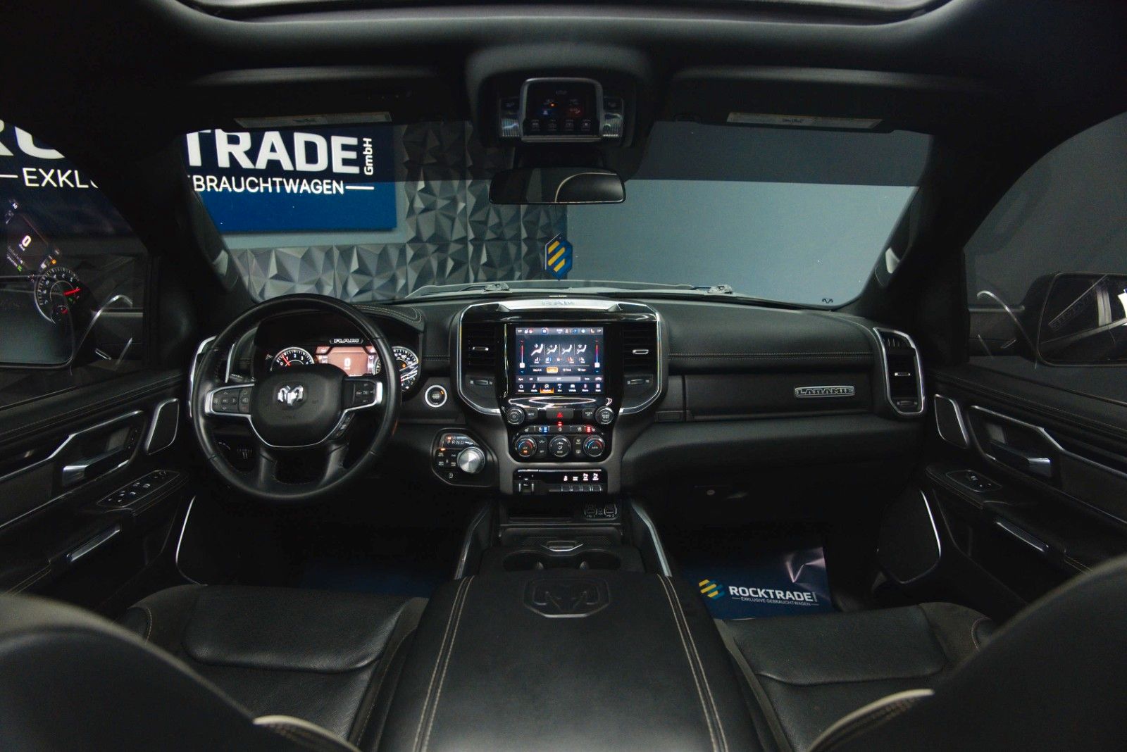 Fahrzeugabbildung Dodge RAM 5.7 V8 HEMI 4x4 Night LARAMIE LONGBED 19%