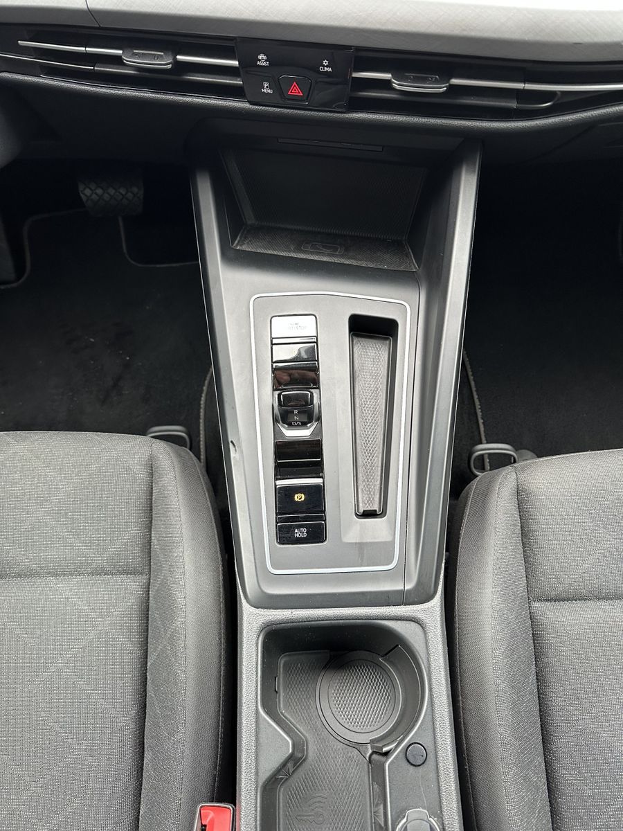 Fahrzeugabbildung Volkswagen Golf Variant 2.0 TDI DSG Business NAV+LED+AHK+AC