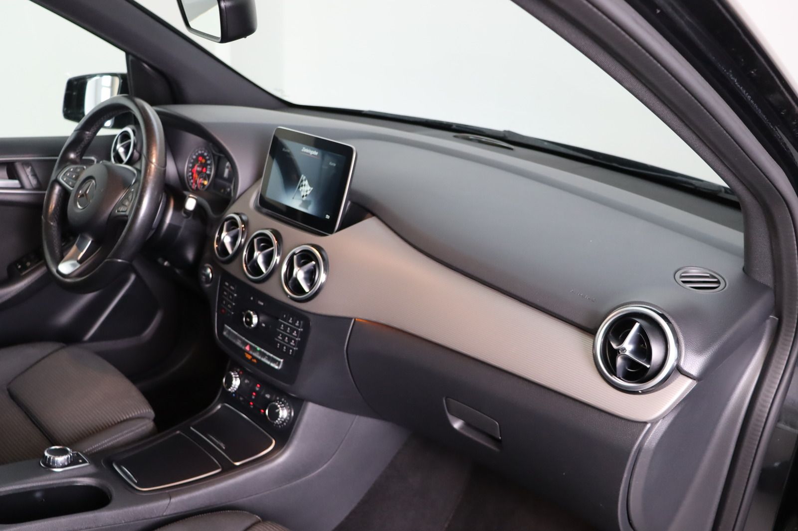 Fahrzeugabbildung Mercedes-Benz B 180 d * LED * Parkassist. * Keyless