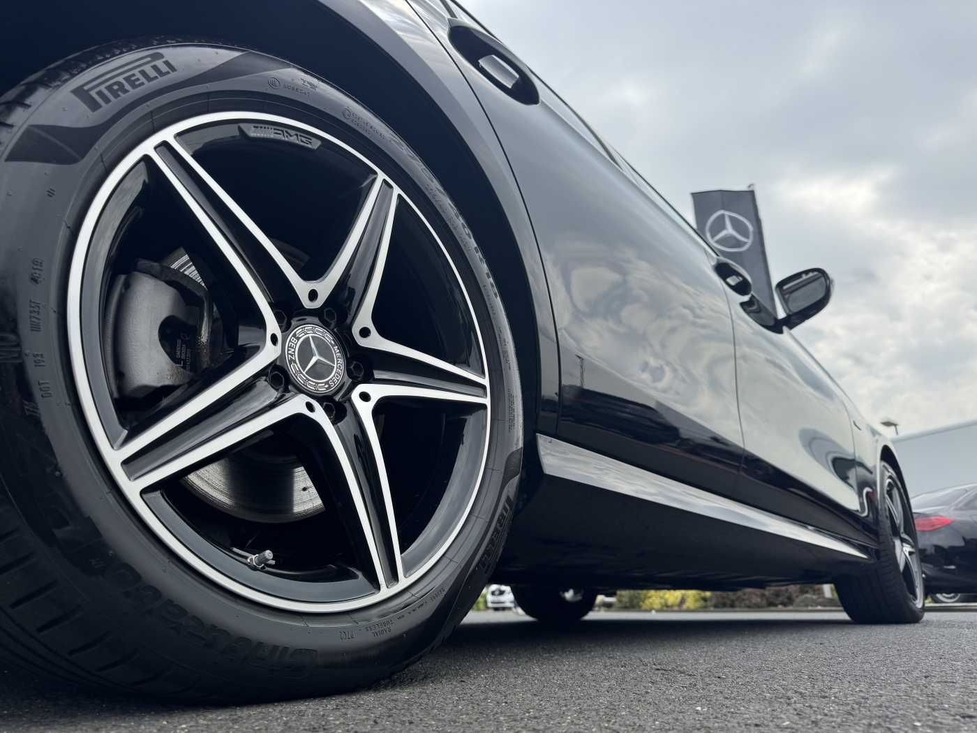 Fahrzeugabbildung Mercedes-Benz E 300de 9G AMG+Pano+Memory+Ambiente+ RFK+Night