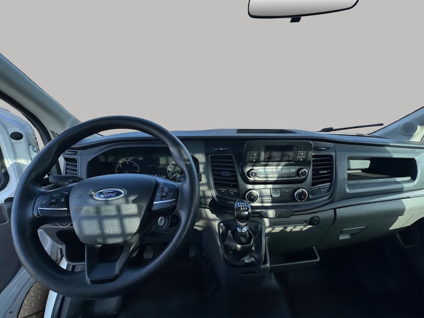 Fahrzeugabbildung Ford Transit Pritsche 350 L2 Einzelkabine Basis AHK A