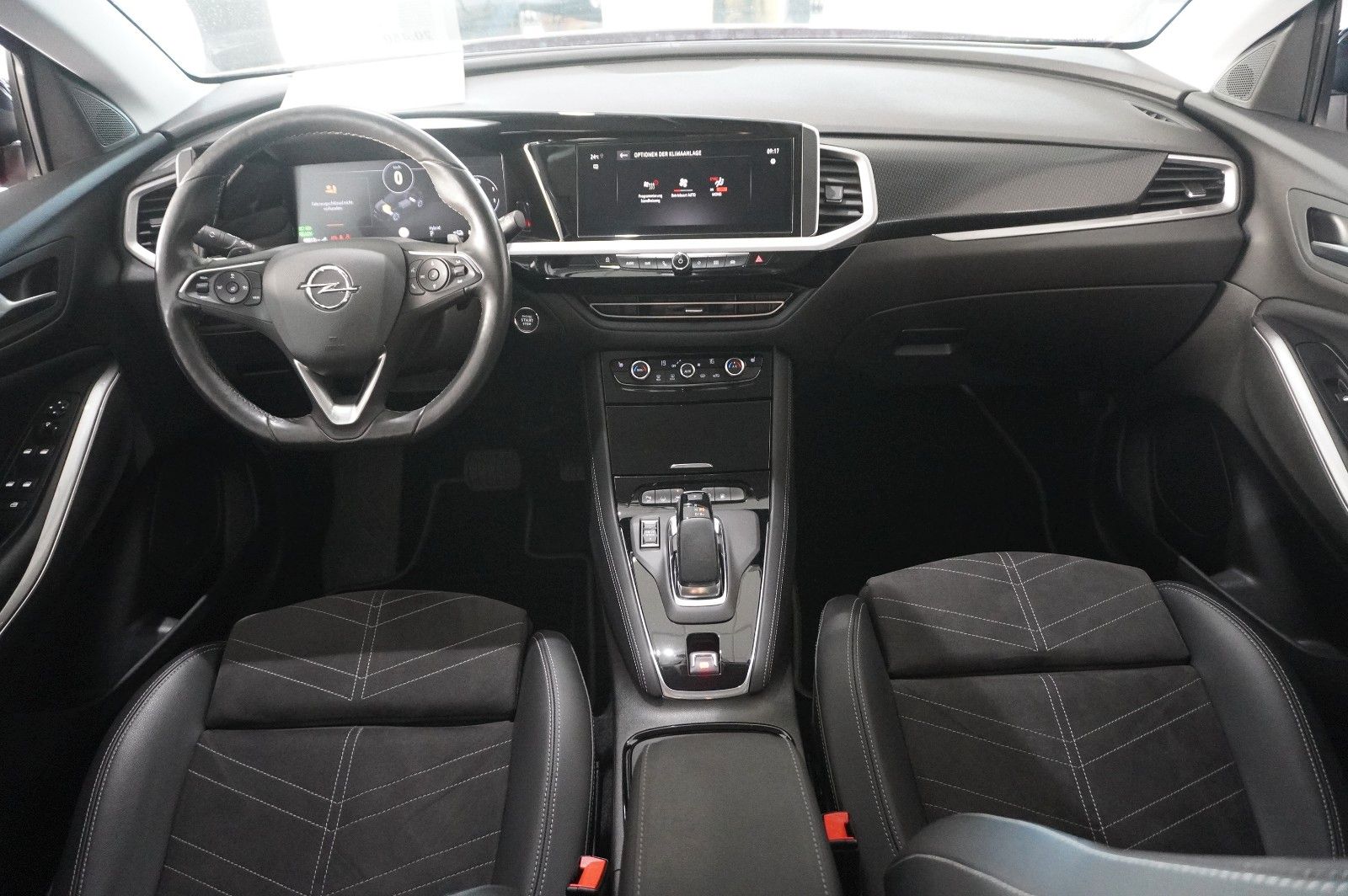 Fahrzeugabbildung Opel Grandland (X) ULTIMATE 4HYBRID NAVI/LED/360°/AHK