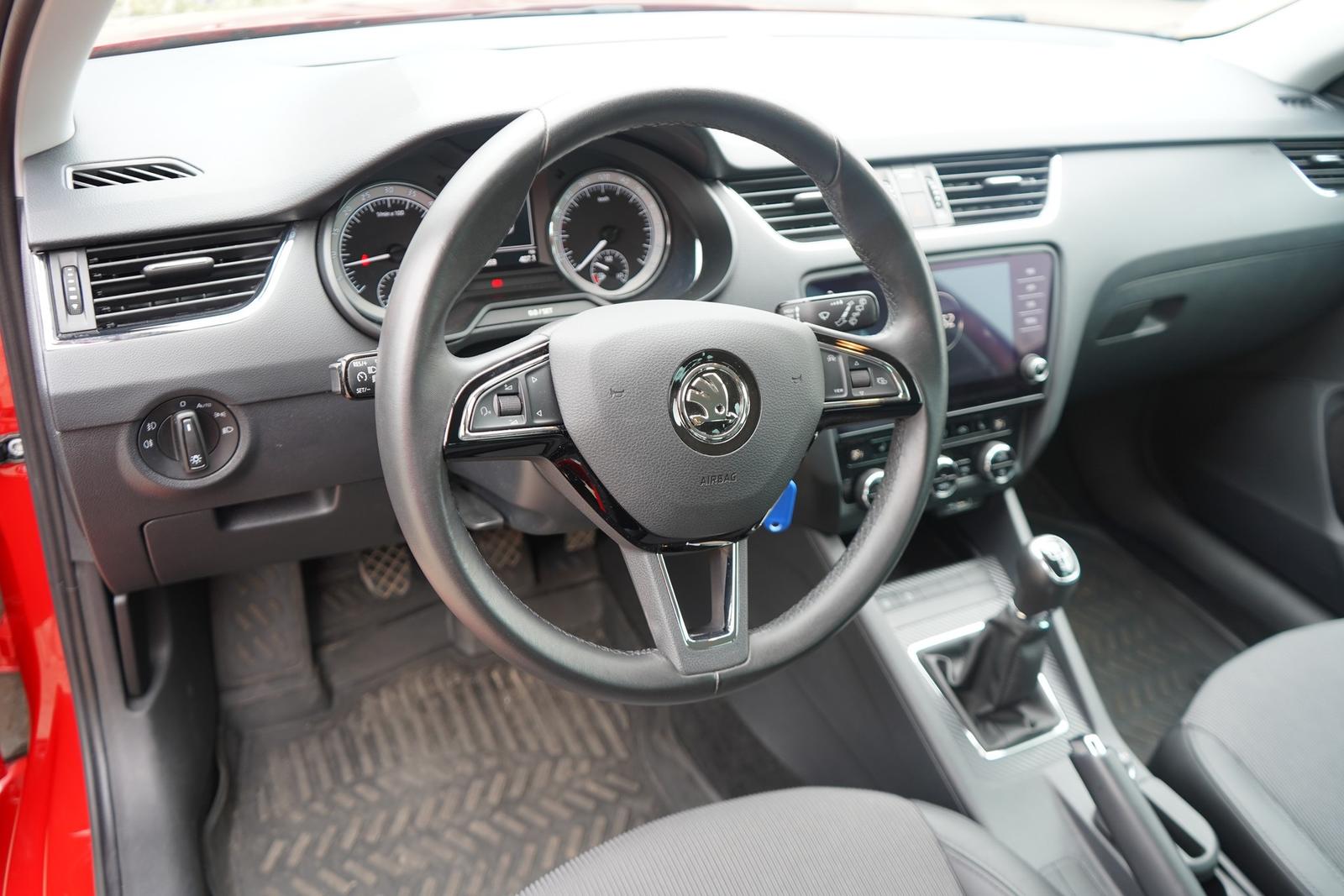 Skoda Octavia 1.6 TDI Style Navi Sitzheizung Klimaaut.