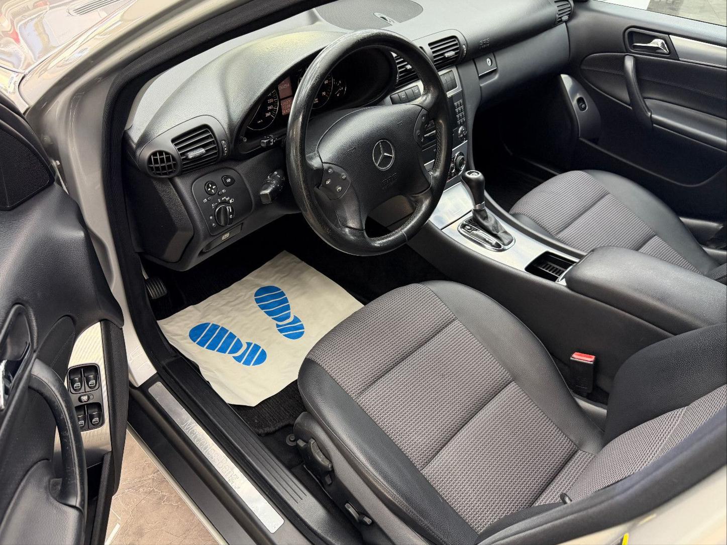 Mercedes-Benz C180 2004 — photo 10